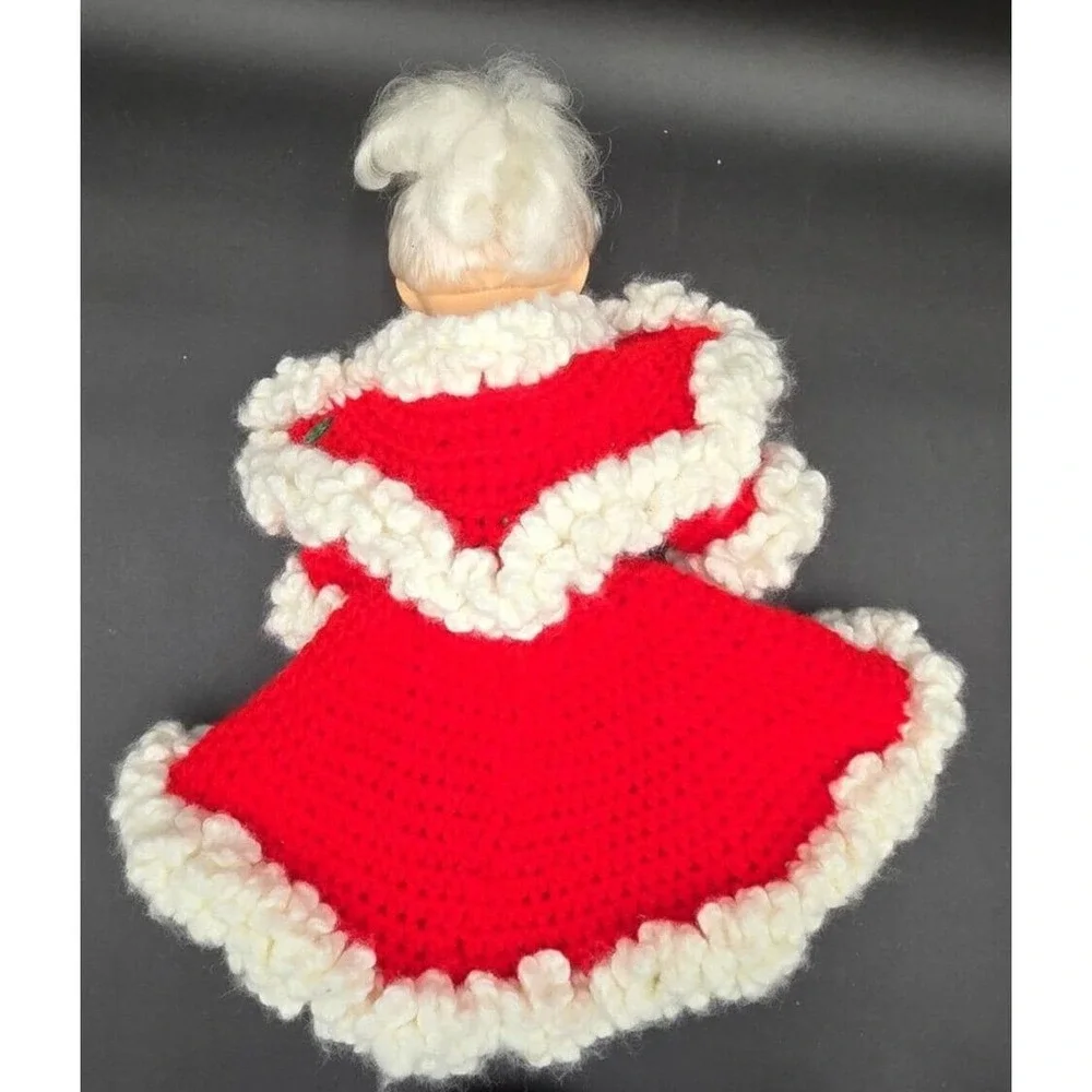 VtgMr & Mrs Santa Claus Dolls Crochet Outfit Christmas Decor Holidays Grannycore